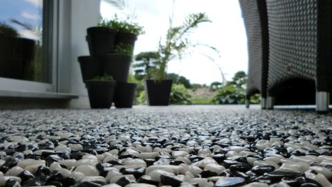 Terrasse schwarz-weiss